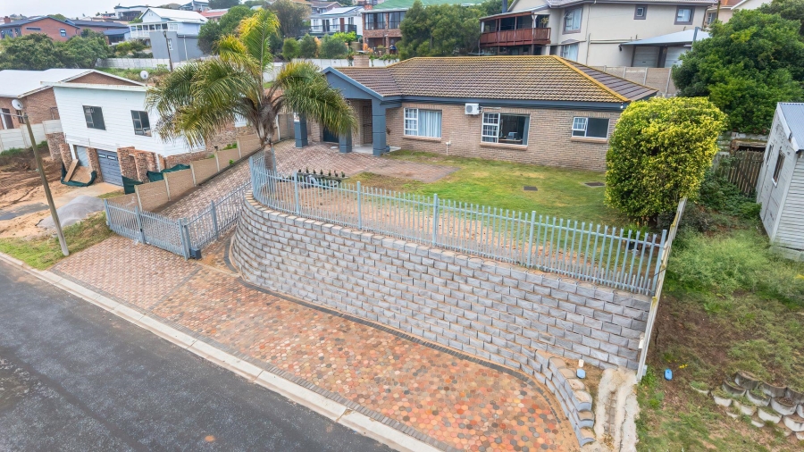 3 Bedroom Property for Sale in Fraaiuitsig Western Cape
